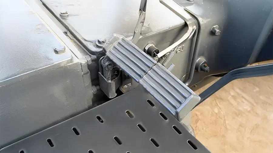 Swaraj 855 FE 4WD - Brake