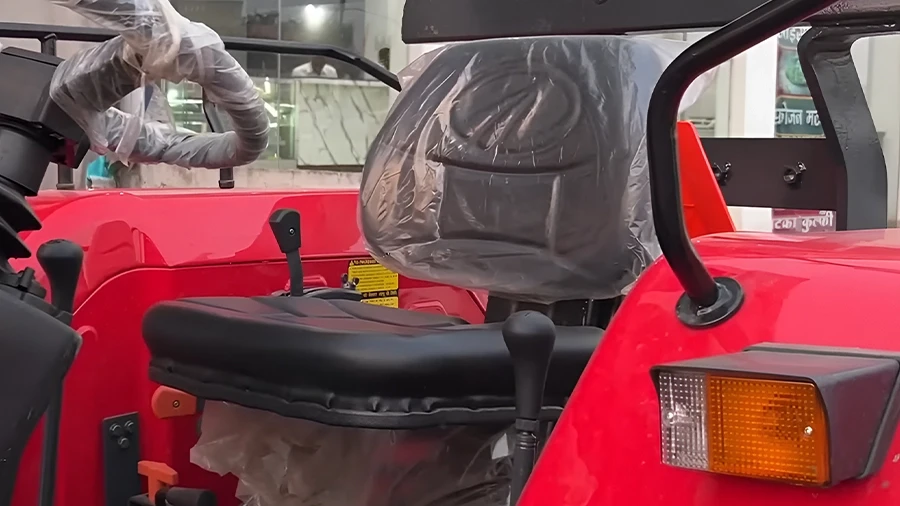 Mahindra YUVO TECH Plus 475 - Comfort & Safety