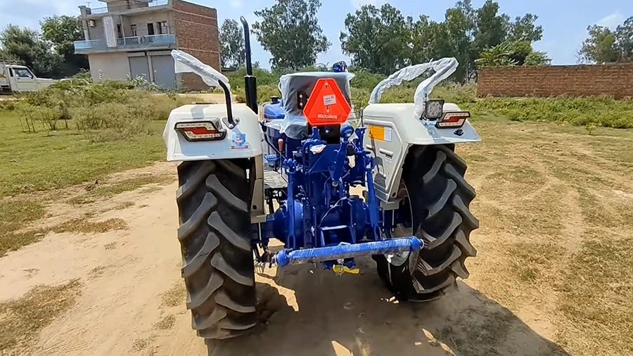 Rear View Farmtrac 39 Promaxx - Rear View