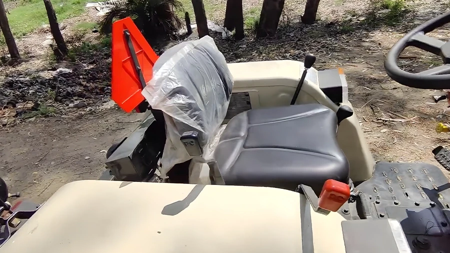 Driver Seat Swaraj 724 FE 4WD - Driver Seat