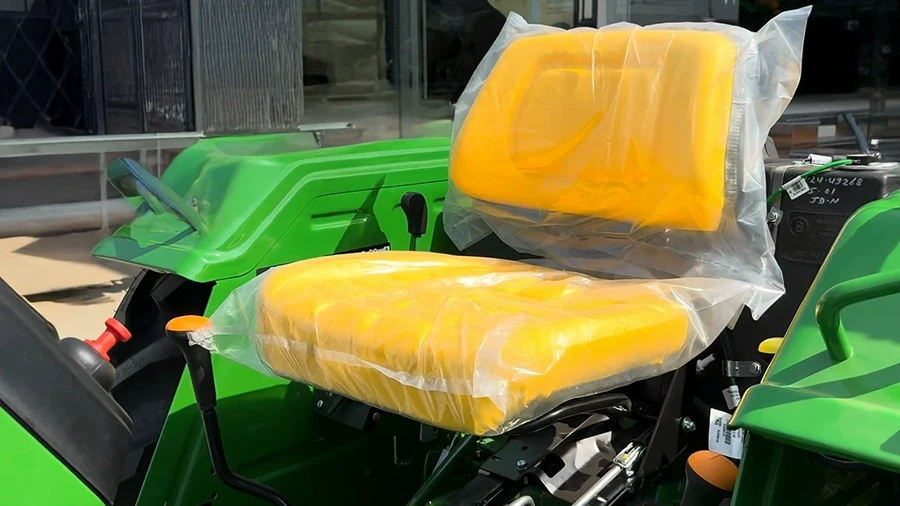John Deere 5105 - Driver Seat