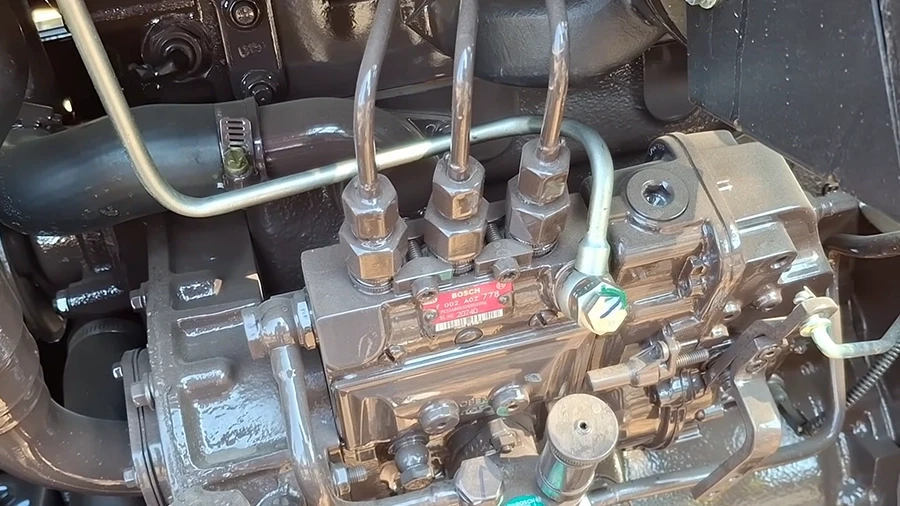 Massey Ferguson 241 DI DYNATRACK - Engine