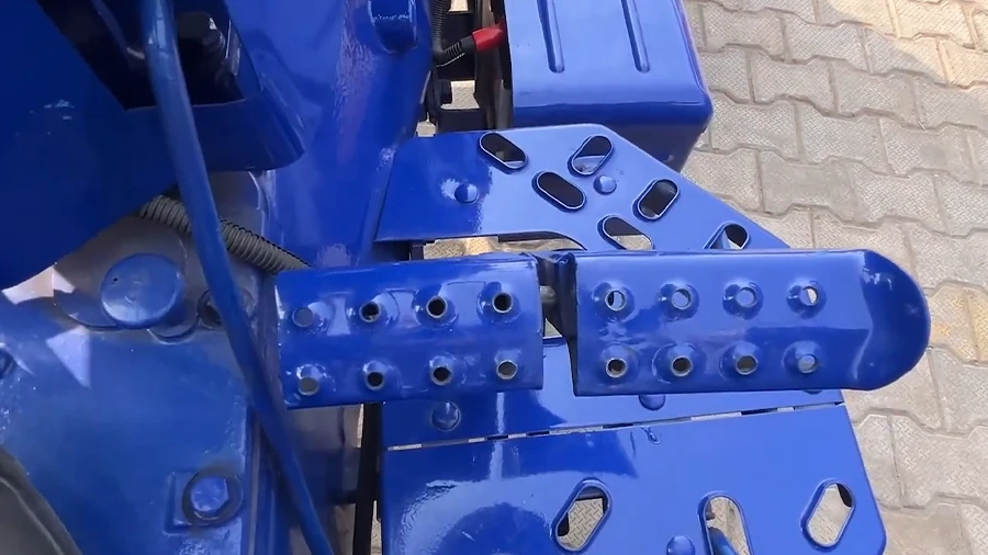 Farmtrac 45 - Brakes