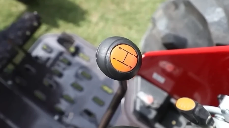 Massey Ferguson 241 DI DYNATRACK - Gear