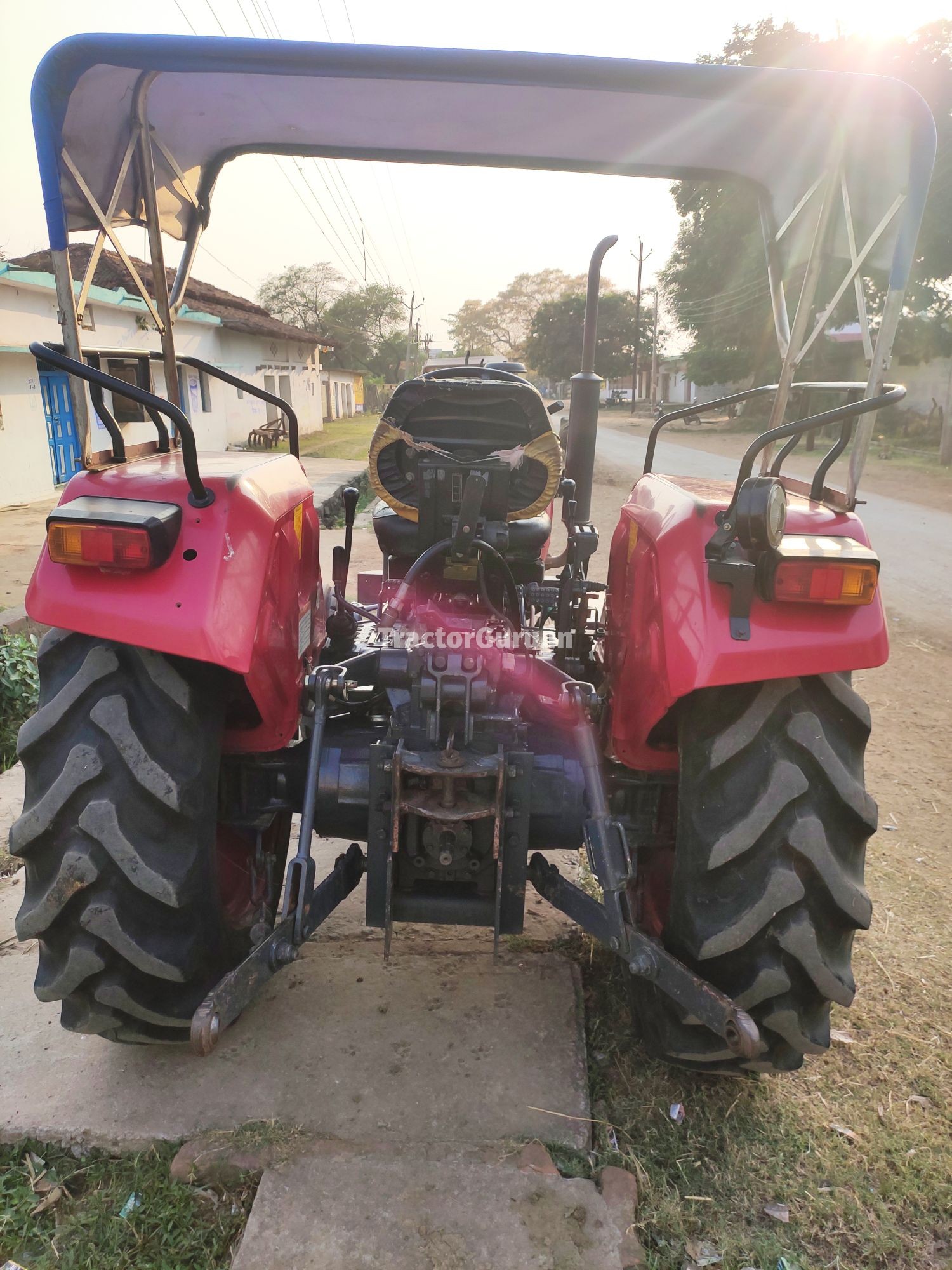 Mahindra  275 Yuvo