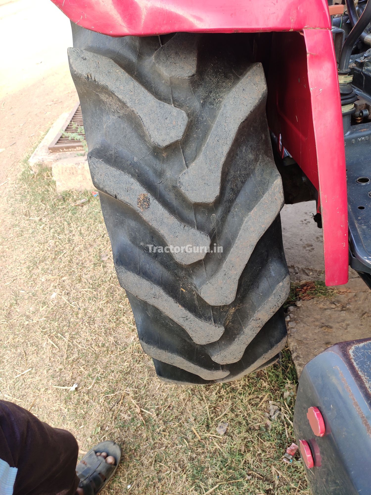 Mahindra  275 Yuvo