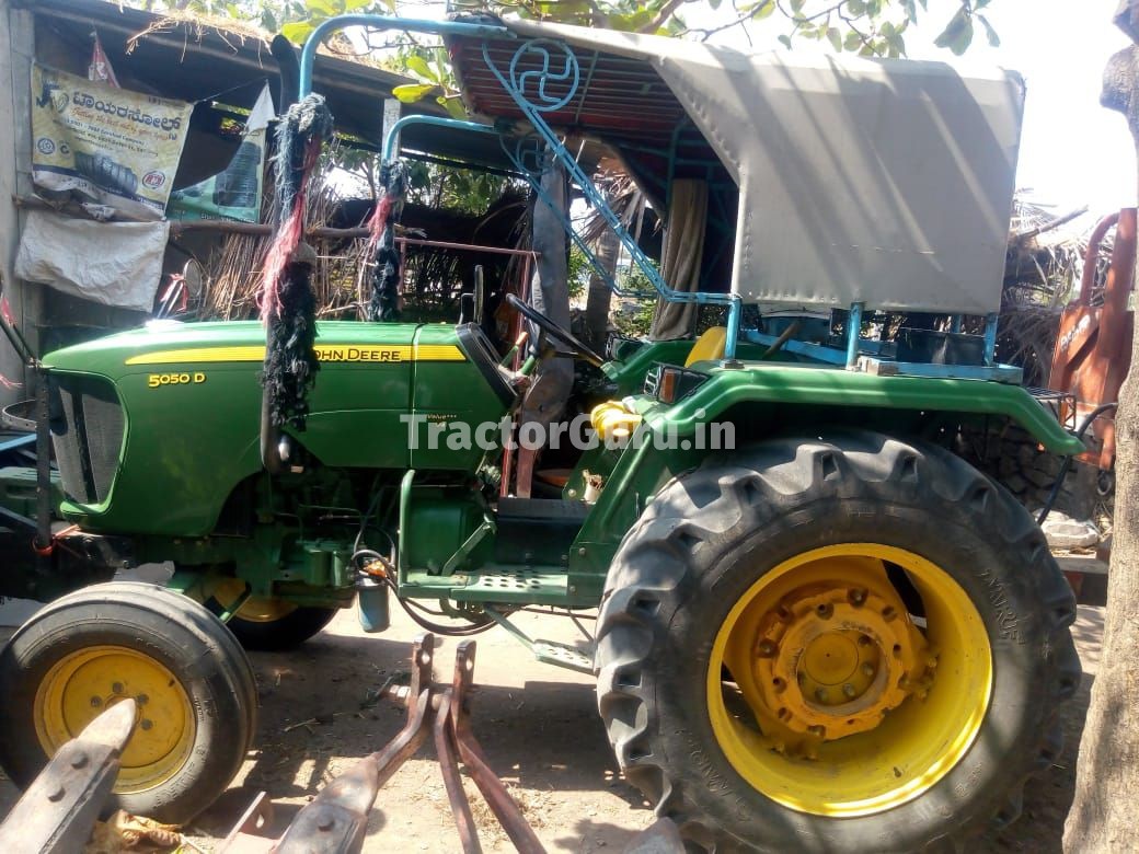 John Deere 5050 D