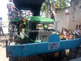 John Deere 5050 D
