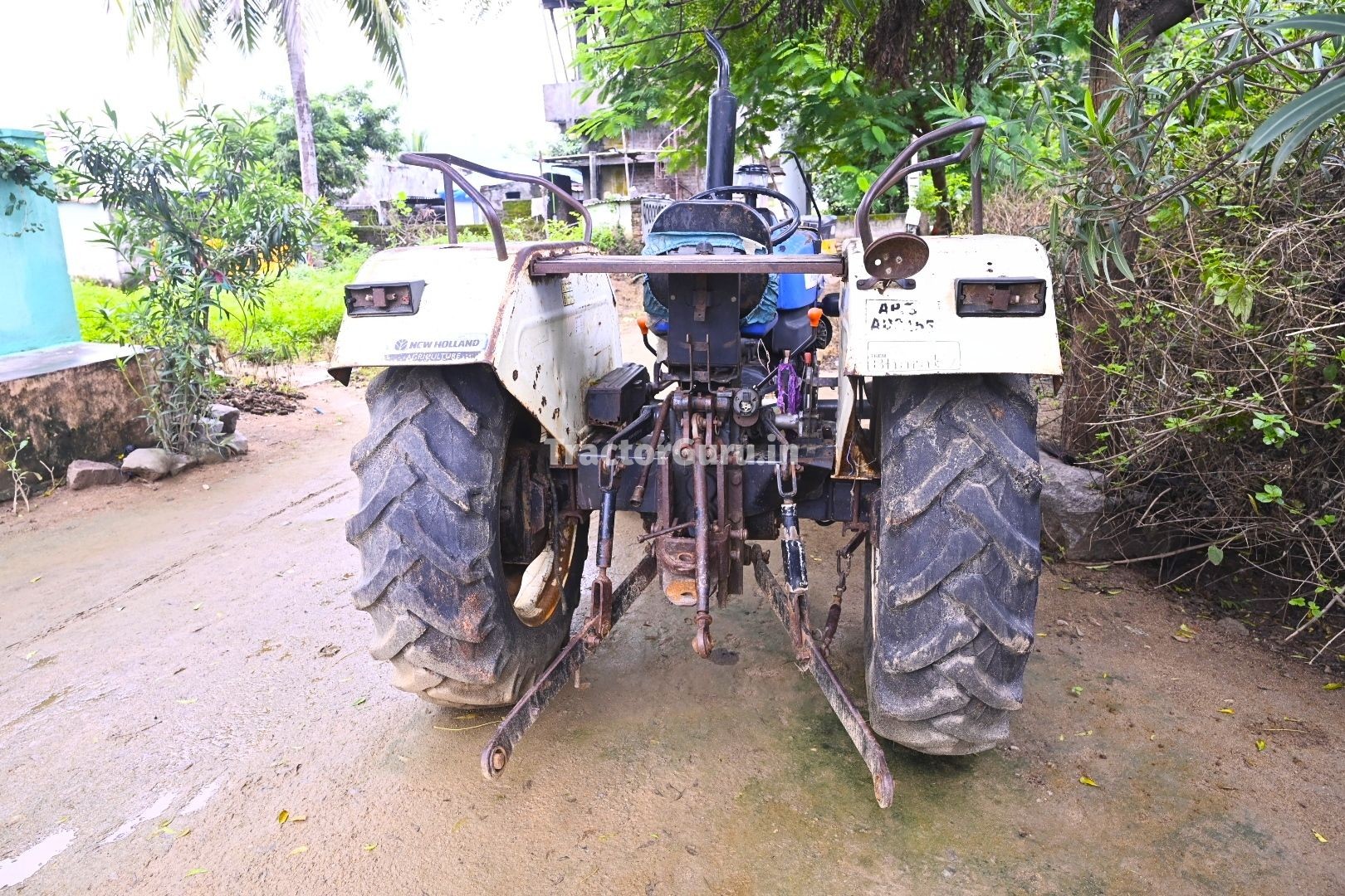 New Holland 3230