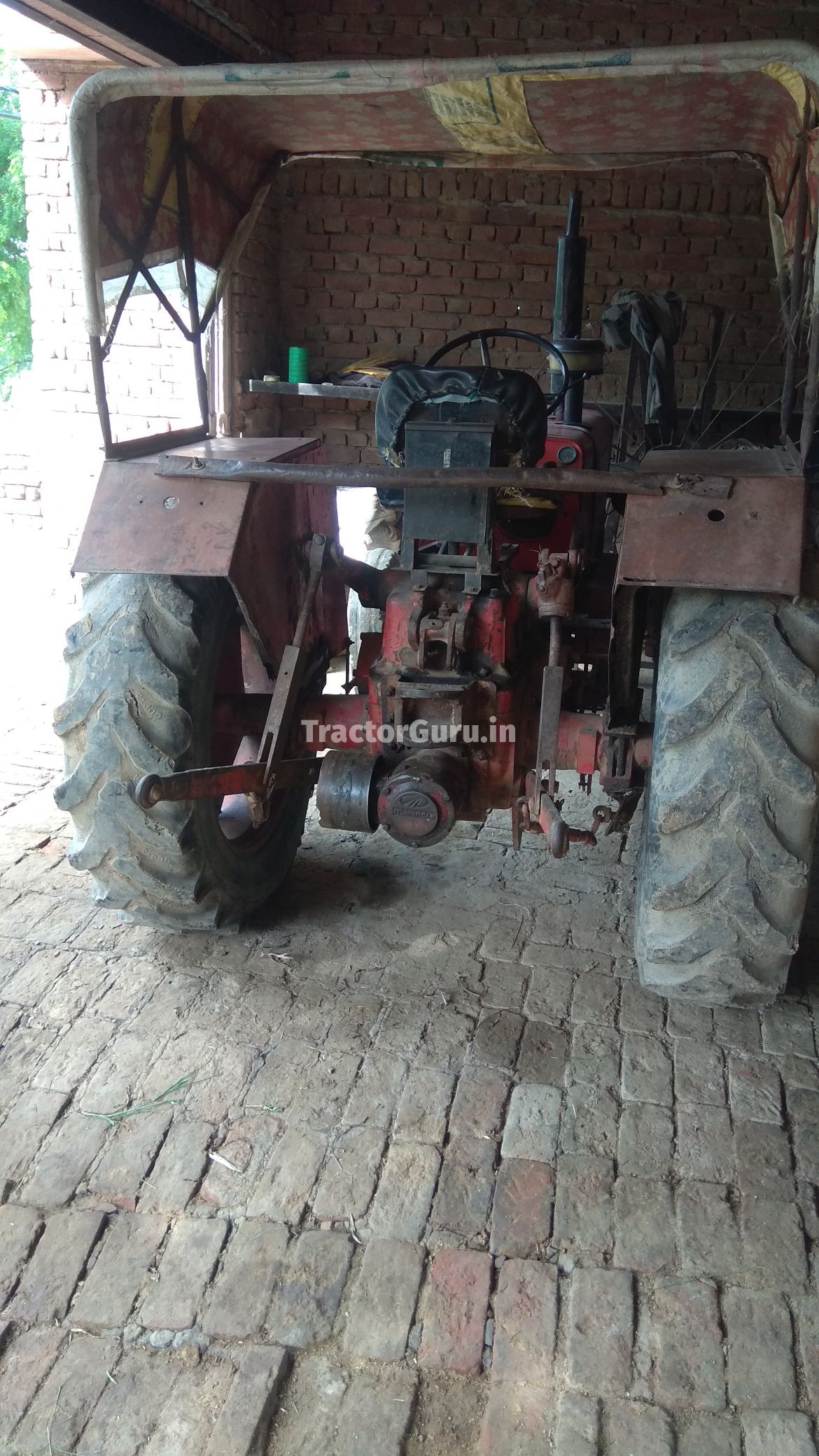 Mahindra 225 JIVO