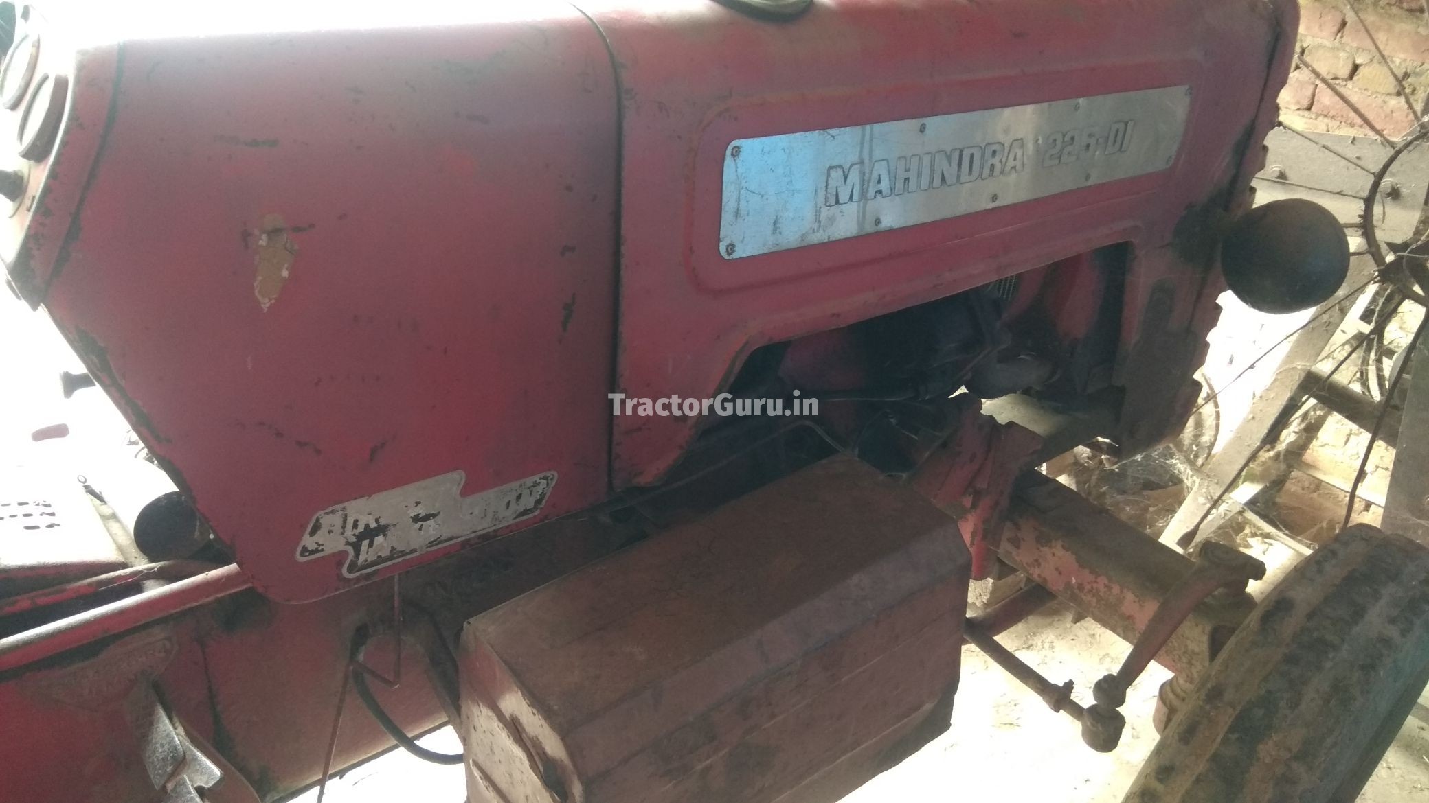 Mahindra 225 JIVO