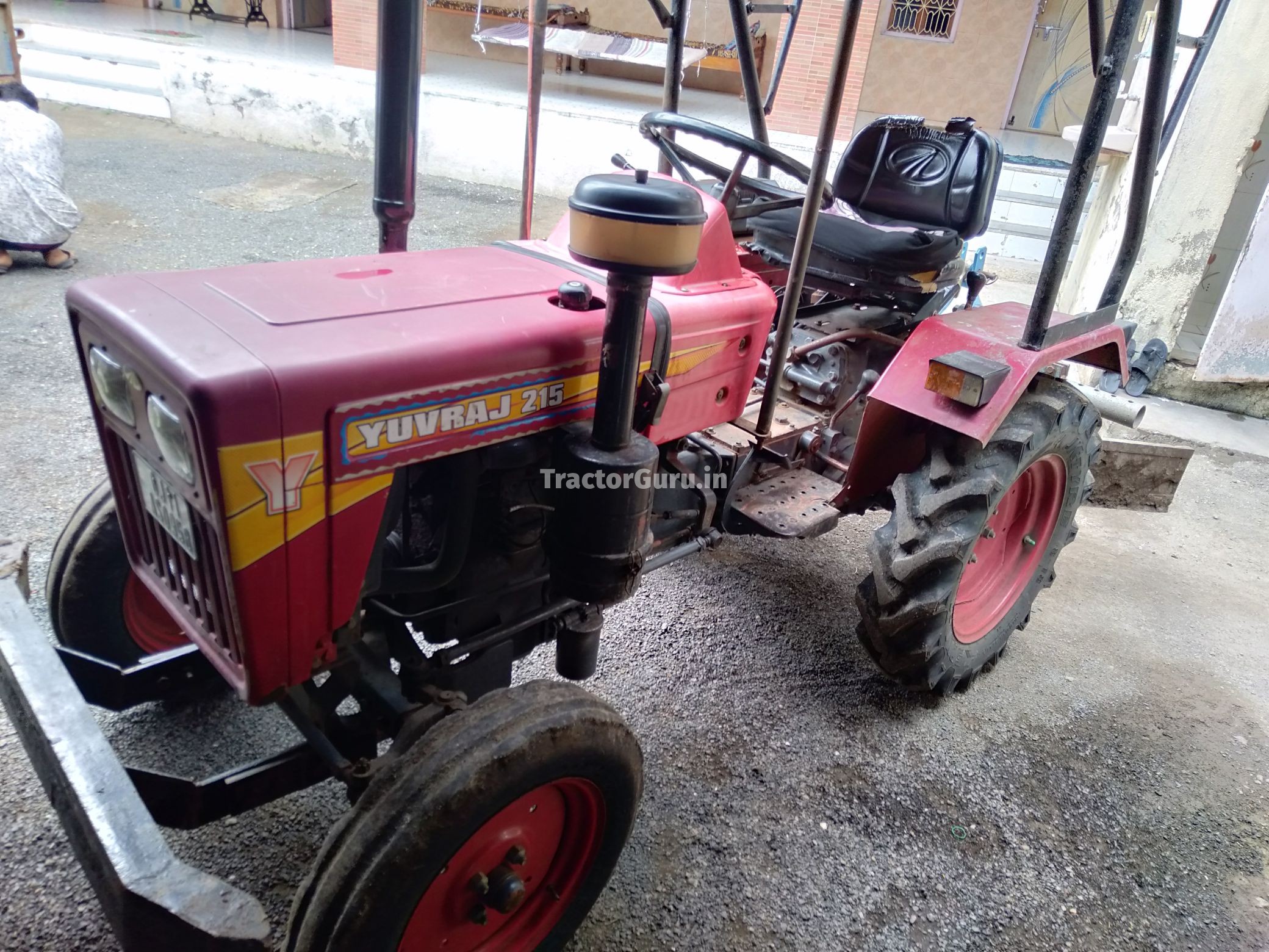 Mahindra 215 DI YUVARAJ