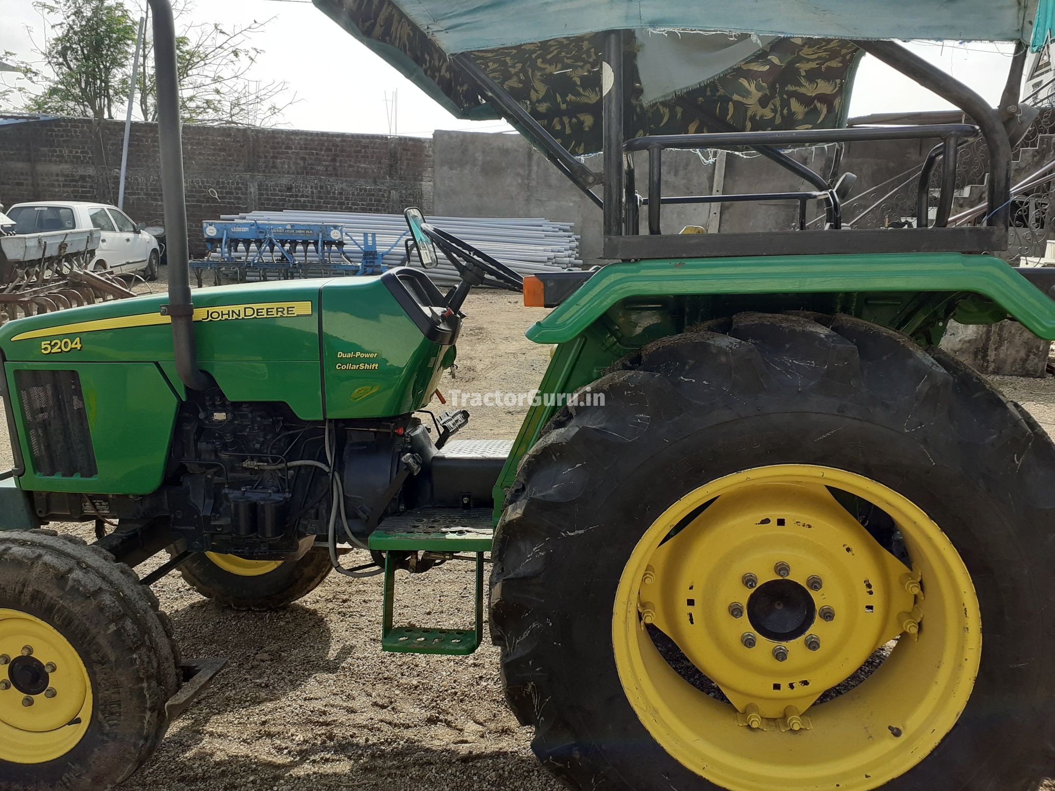 John Deere 5204