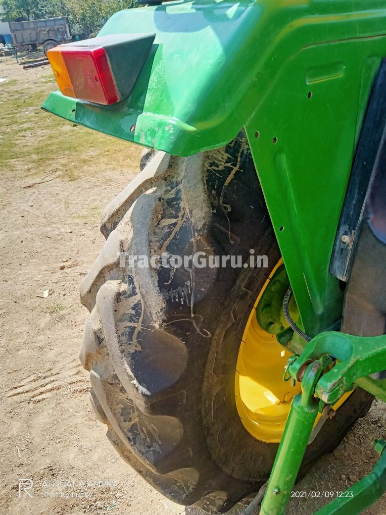 John Deere 5050 D