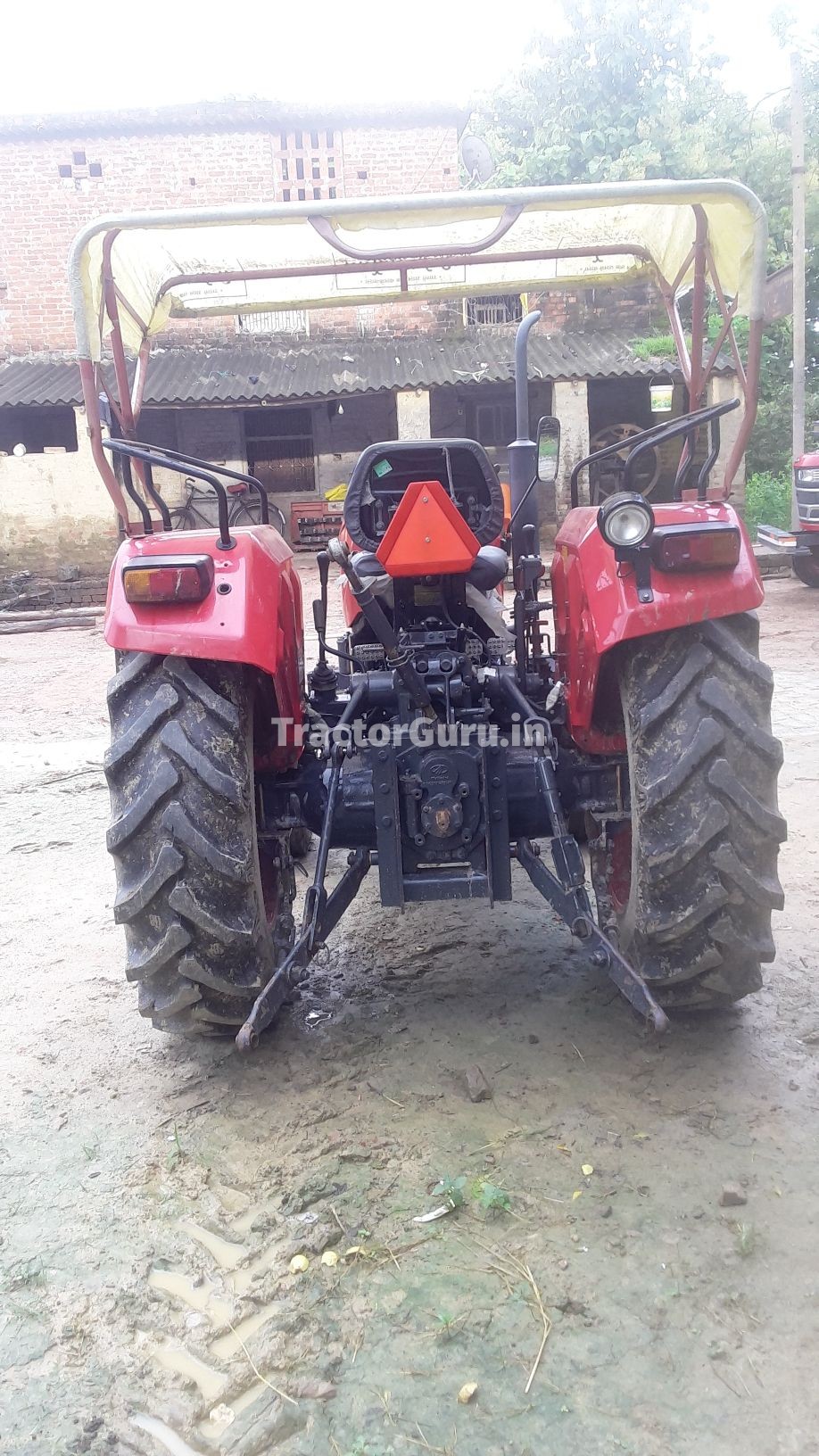 Mahindra  275 Yuvo