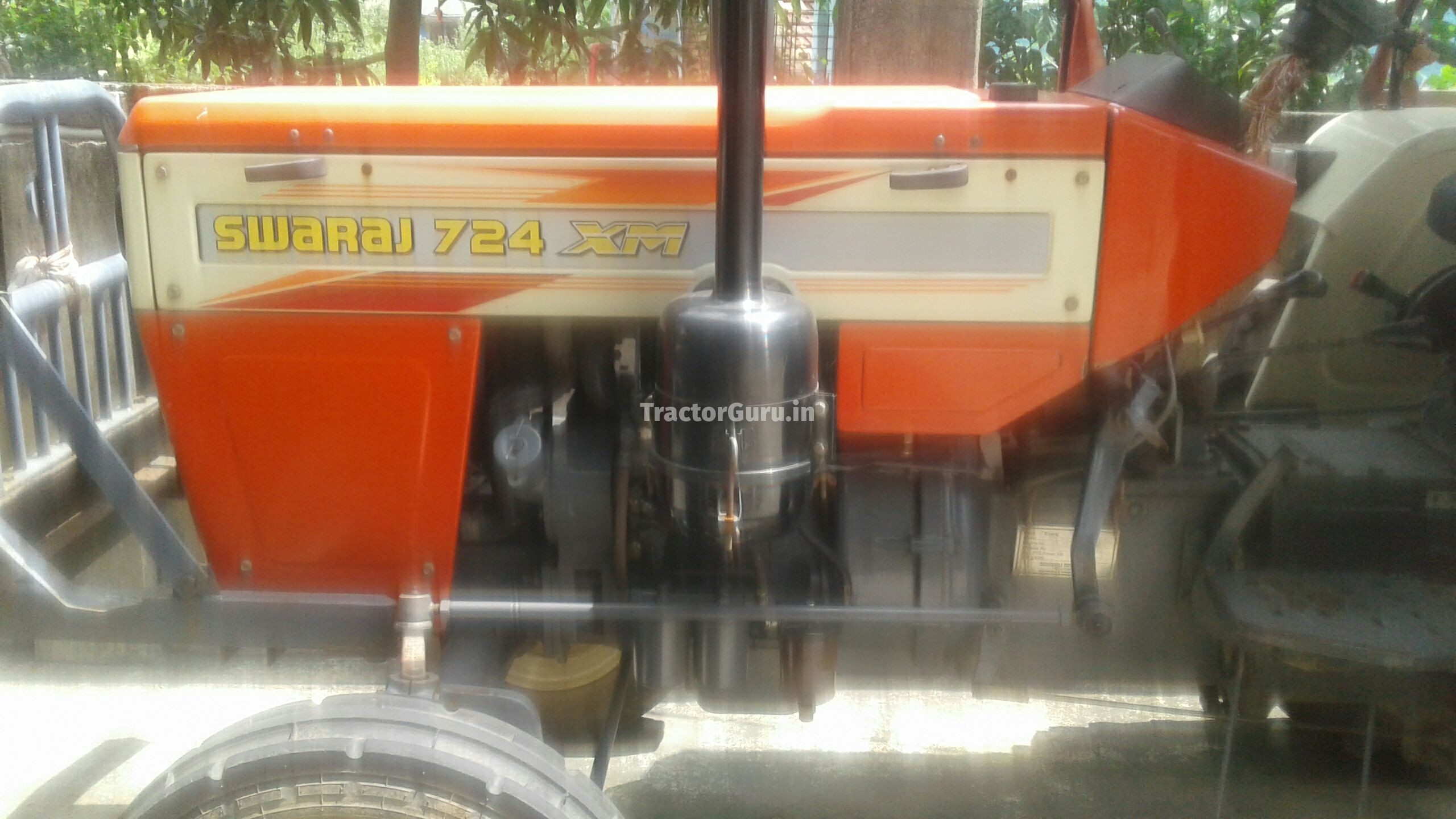 Swaraj 724 XM