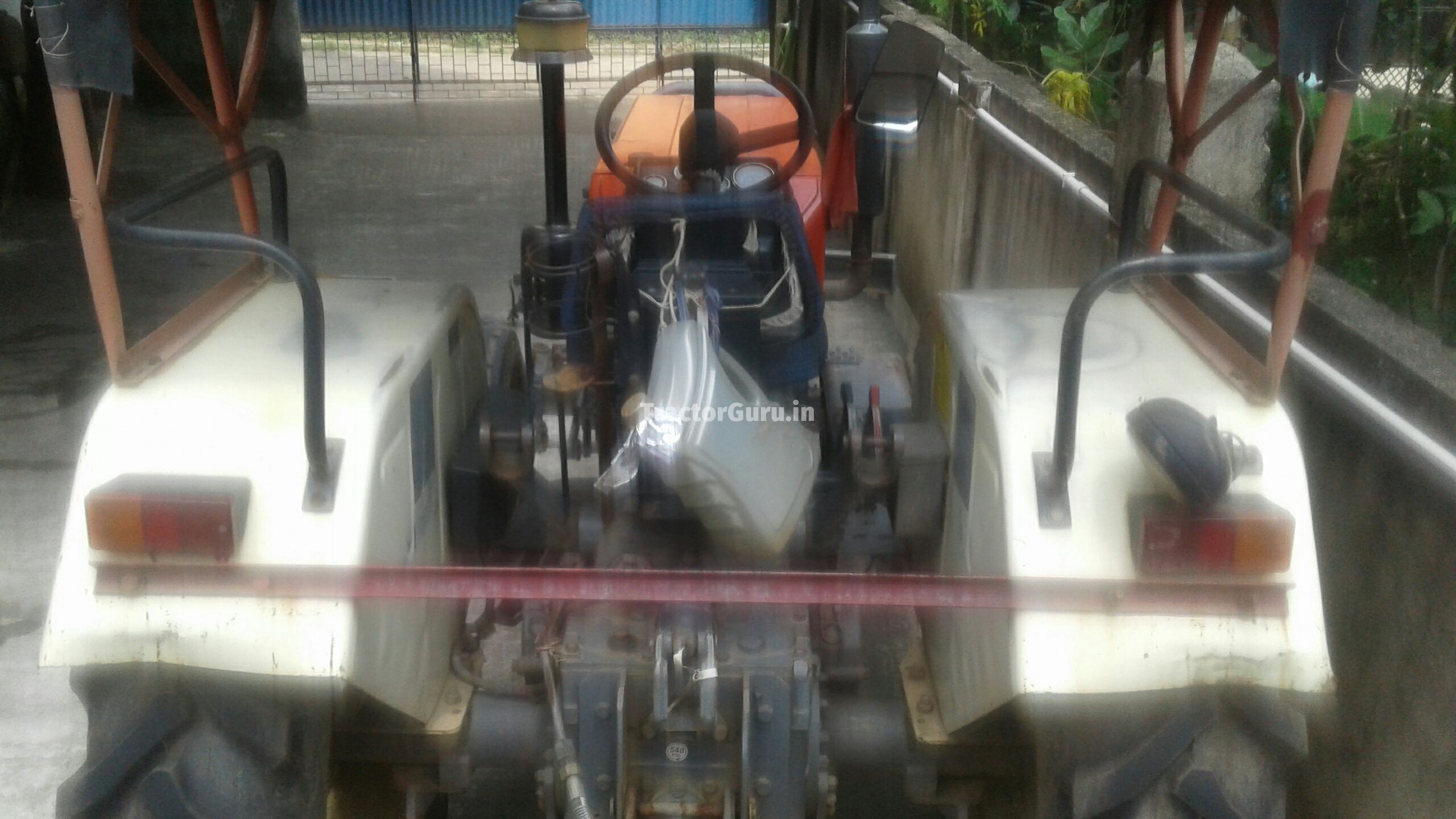 Swaraj 724 XM