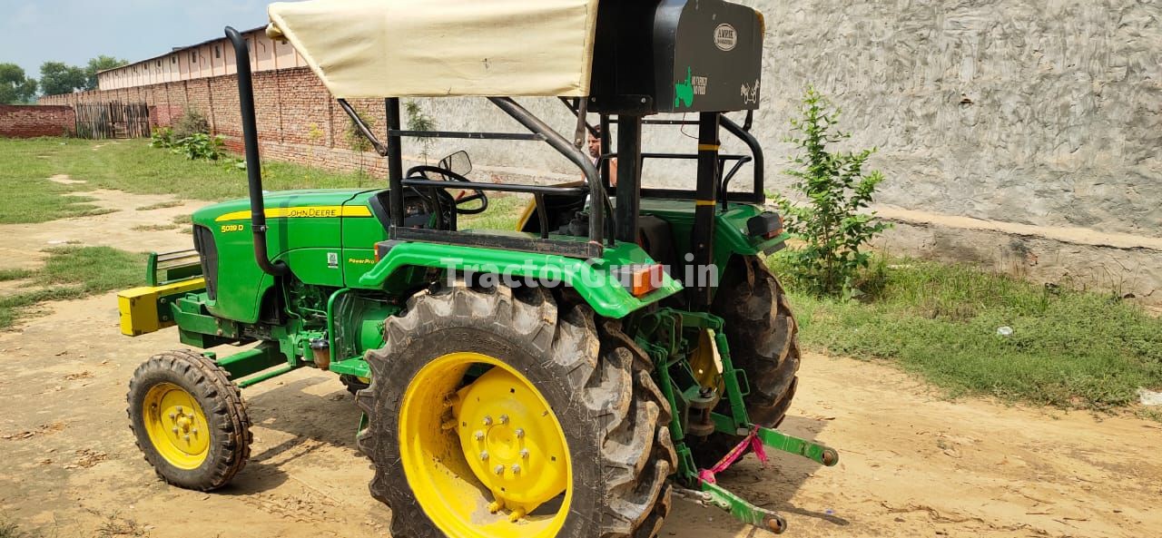 John Deere 5039 D
