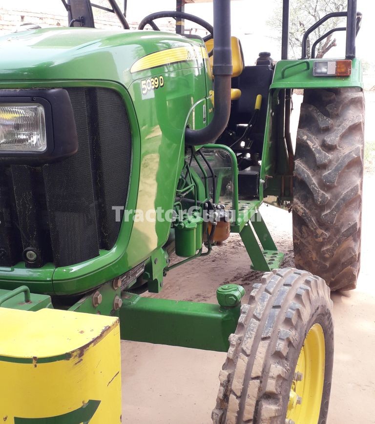 John Deere 5039 D