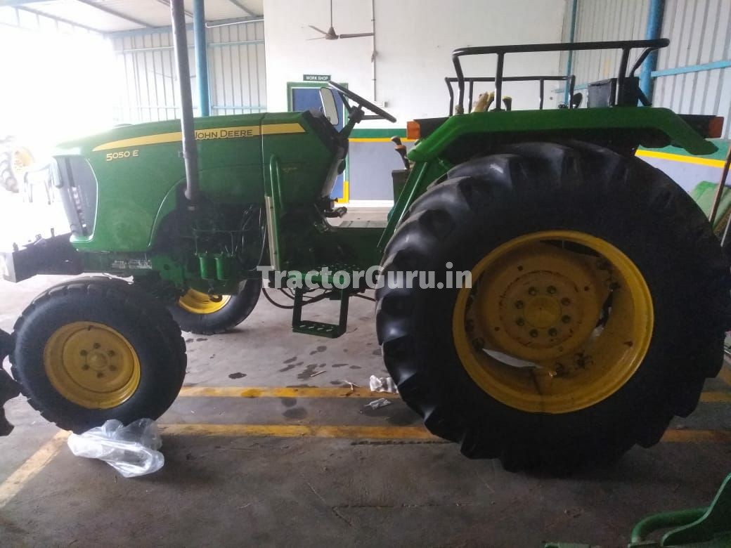 John Deere 5050 E