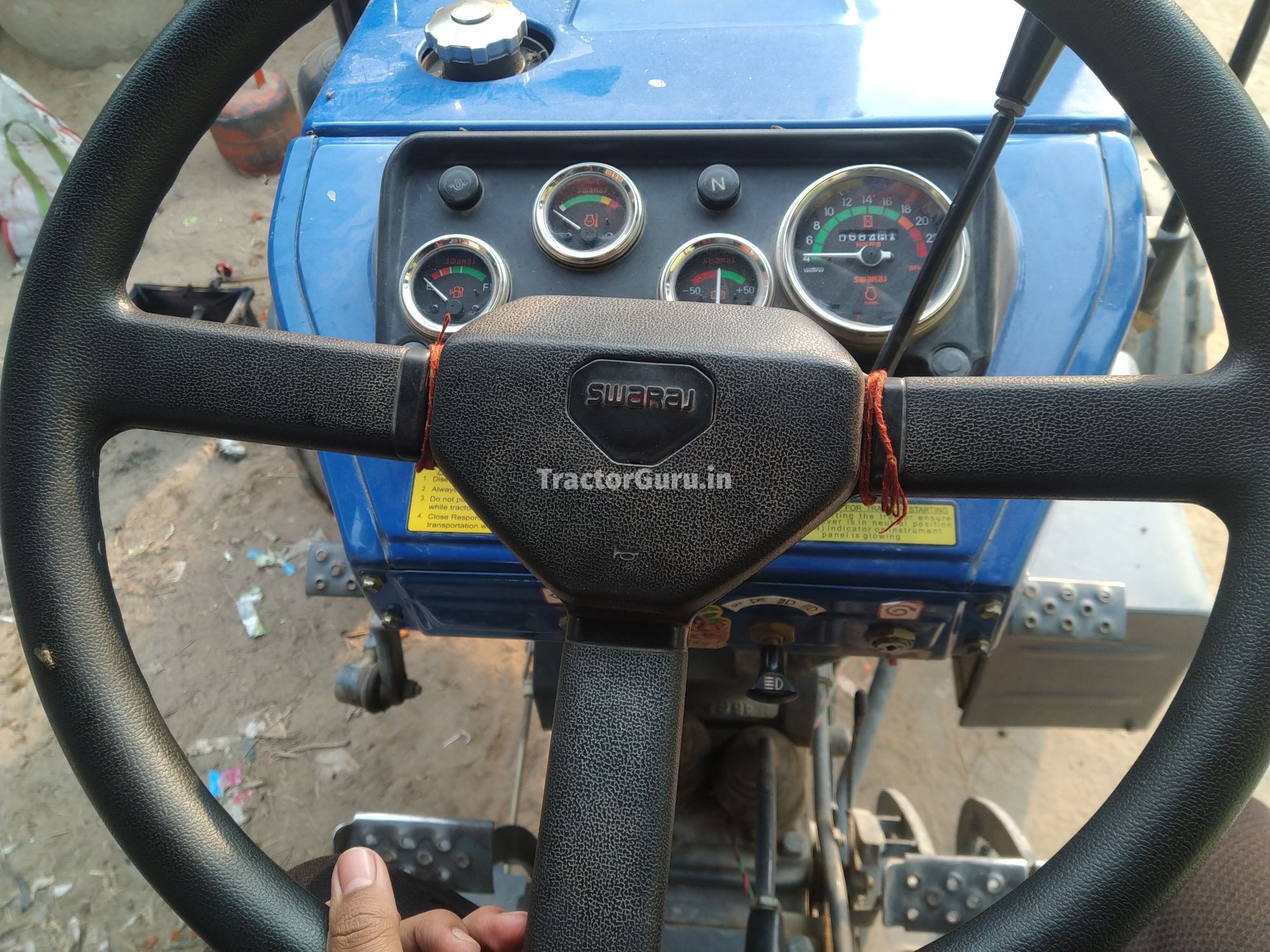 Swaraj 735 XT