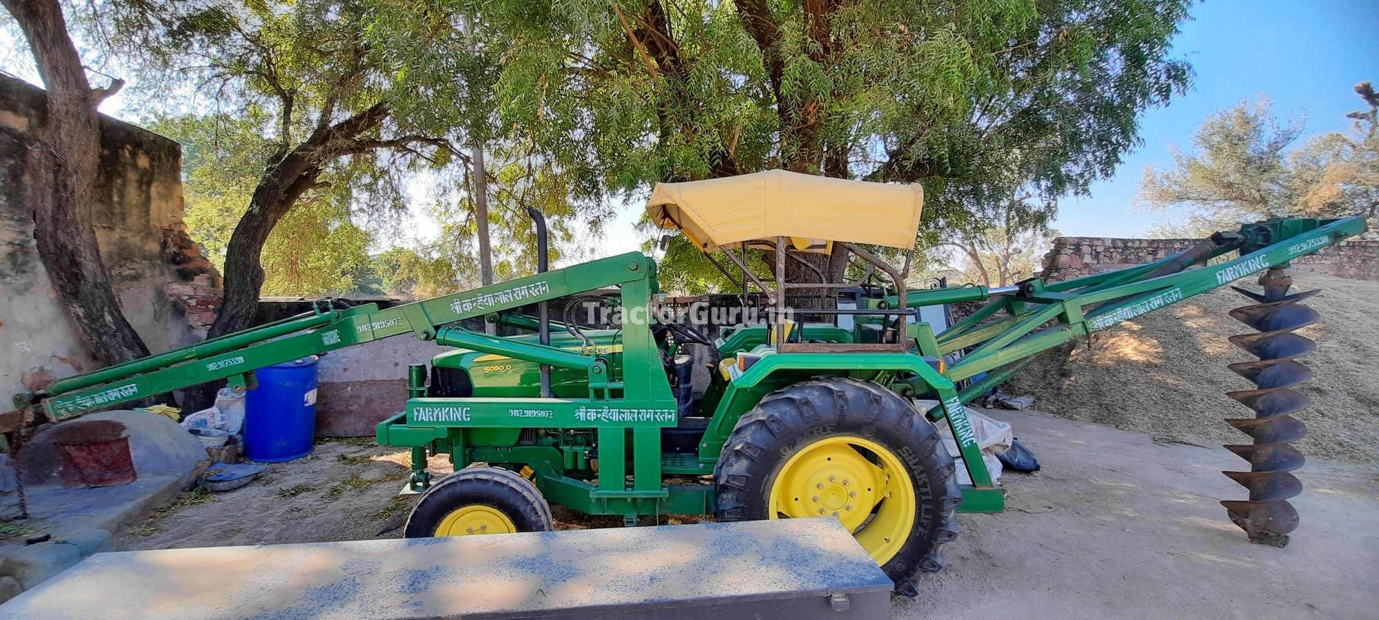 John Deere 5050 D