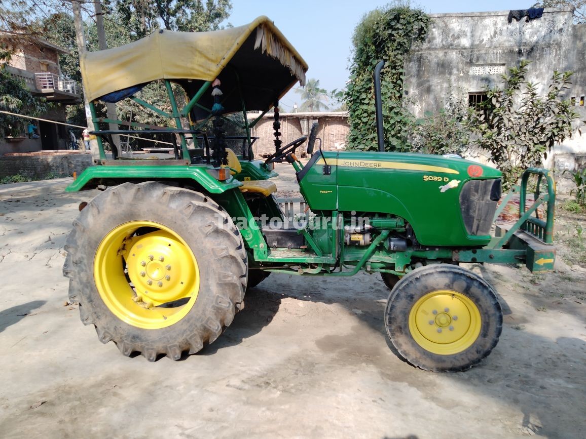 John Deere 5039 D