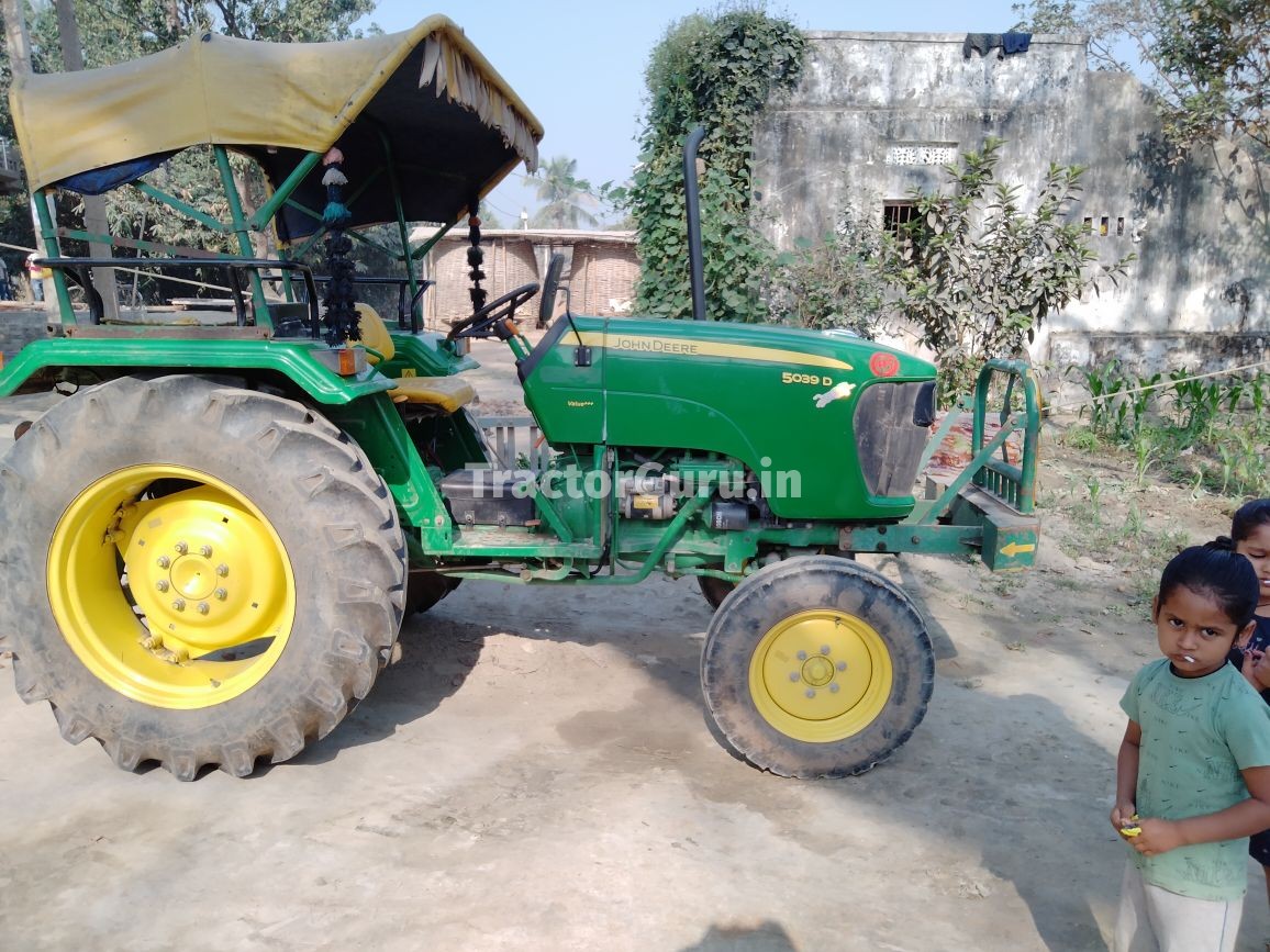 John Deere 5039 D