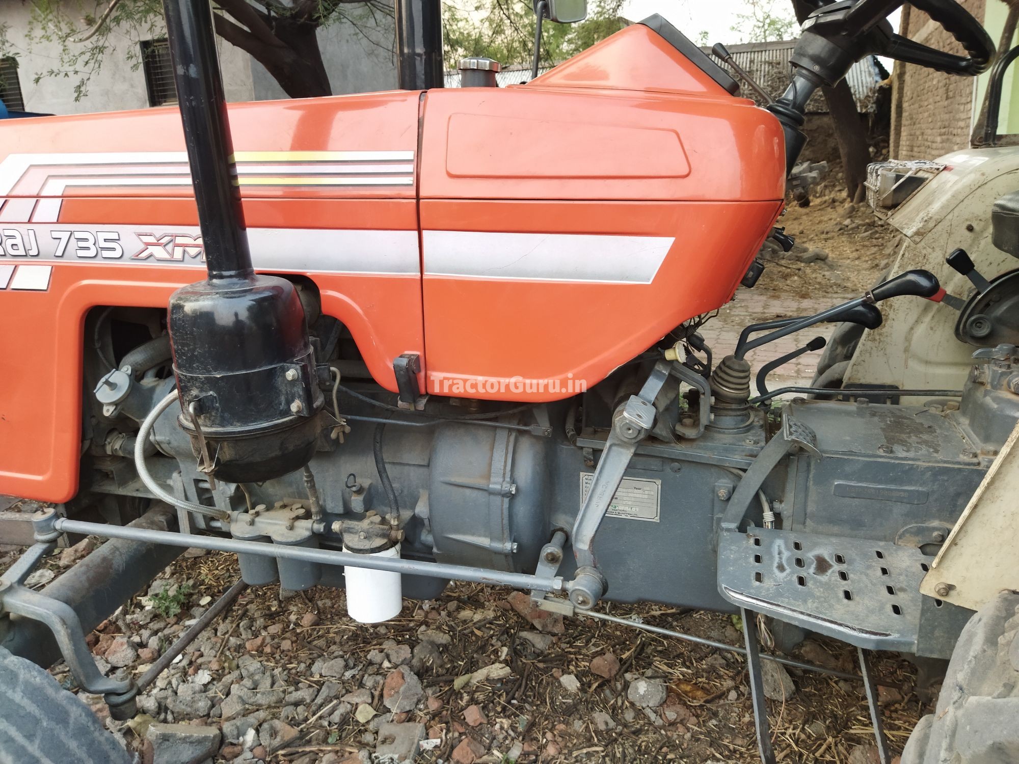 Swaraj 735 XM