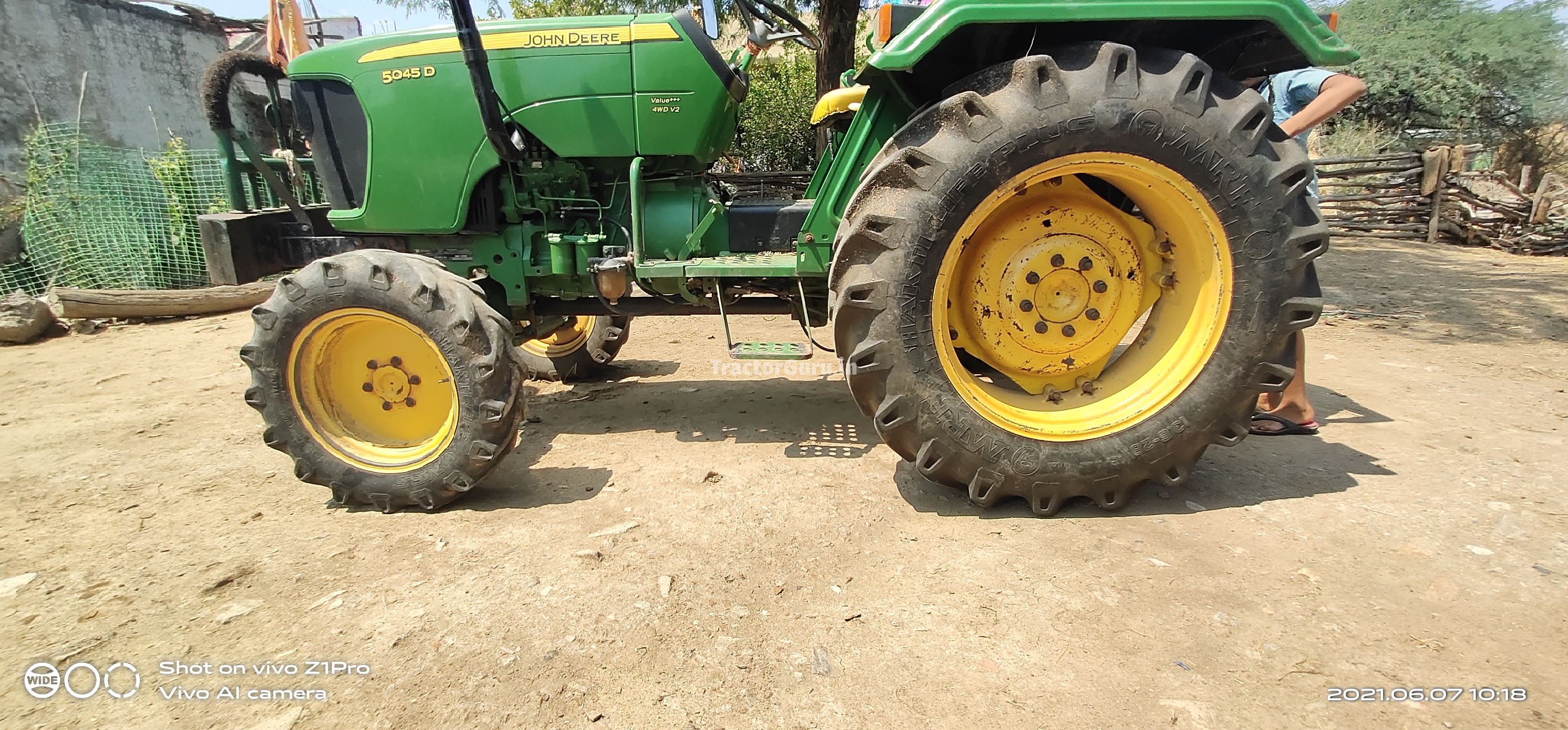 John Deere 5046 D 4 WD